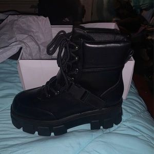 Pretty Little Thing Combat Boots